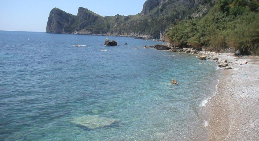 Playa Marina Cantone en el Ama